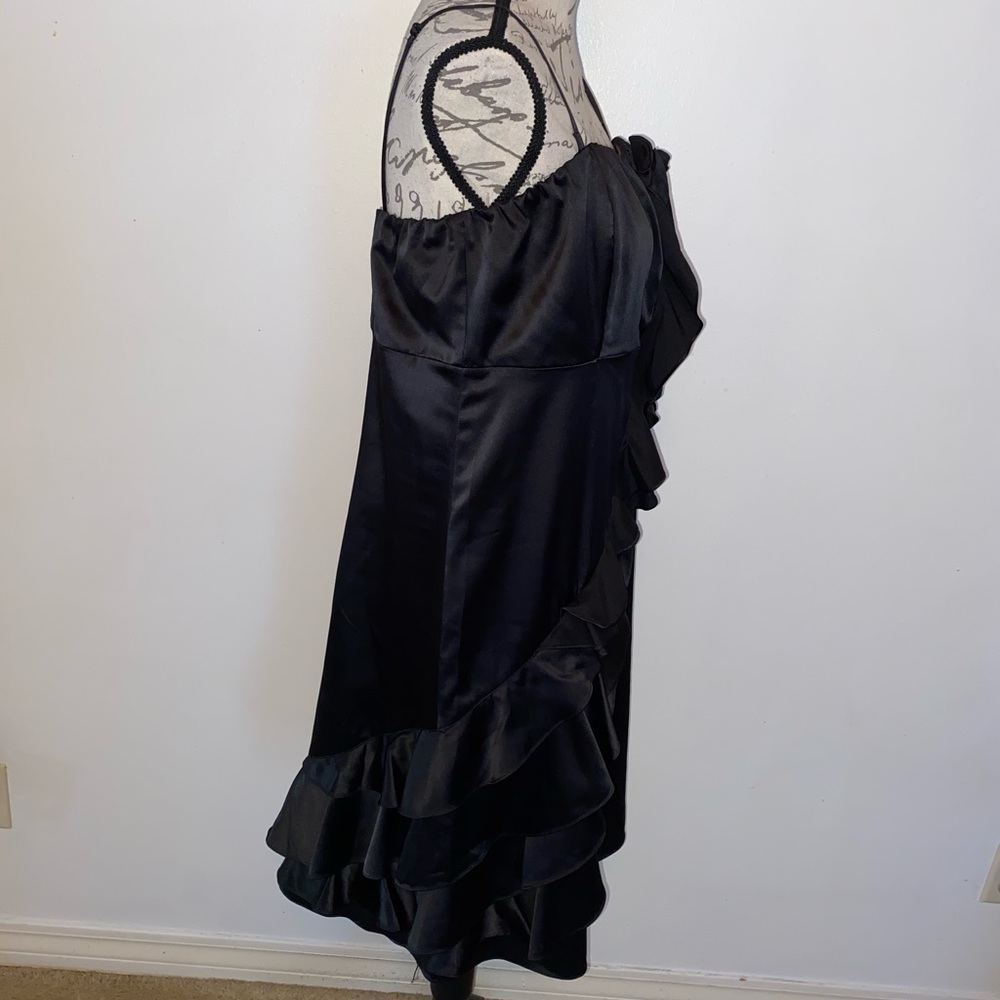 🖤The Limited Event Satin Ruffled Dress🖤 - Picture 7 of 12